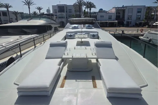 Le Don Carlo est un yacht de luxe de 22 mètres disponible à la location