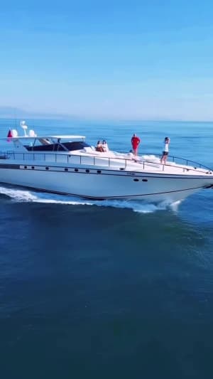 Le Don Carlo est un yacht de luxe de 22 mètres disponible à la location